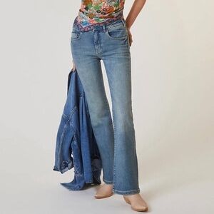 Pilcro Demilune Slim Boot Flare Jeans Medium Wash